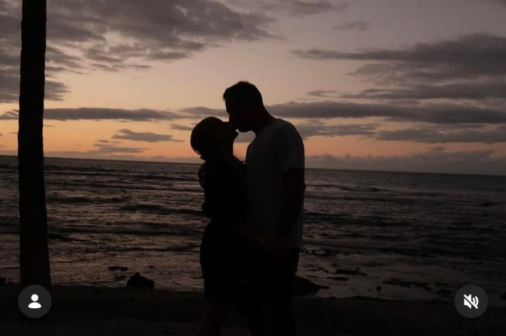 Sarah Michelle Gellar and Freddie Prinze Jr. on NYE Sarah Michelle Gellar and Freddie Prinze Jr. on NYE