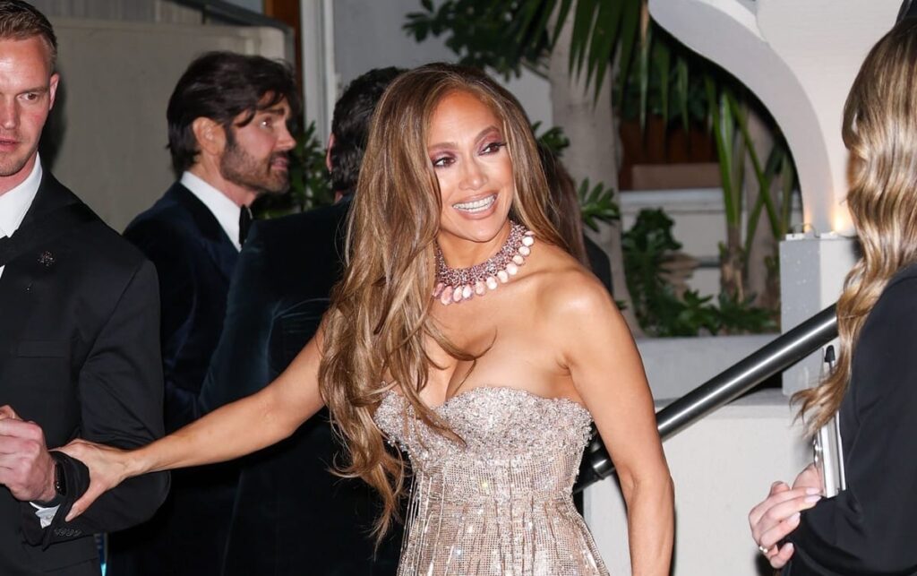 A Jennifer Lopez and Michael B Jordan fling would be exactly the kind of gossip to carry us until spring