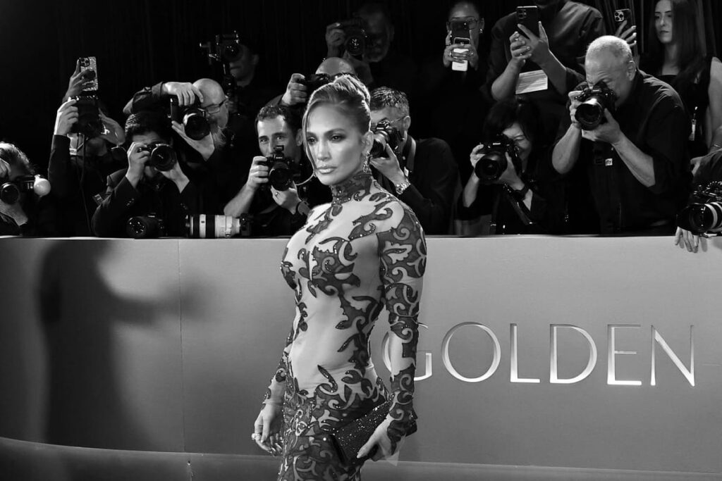 Jennifer Lopez was stiff for Cole and Glambot at the Globes