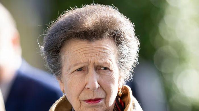 Princess Anne gives romantic flowers to girl on trip Princess Anne gives romantic flowers to girl on trip