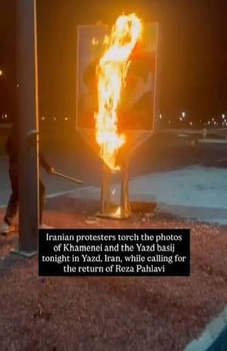 Protestors in Iran are calling for restoration of the monarchy amidst larger backlash against theocratic leader Ayatollah Ali Khamenei, chanting ‘Javid Shah!’ (Long Live the King)