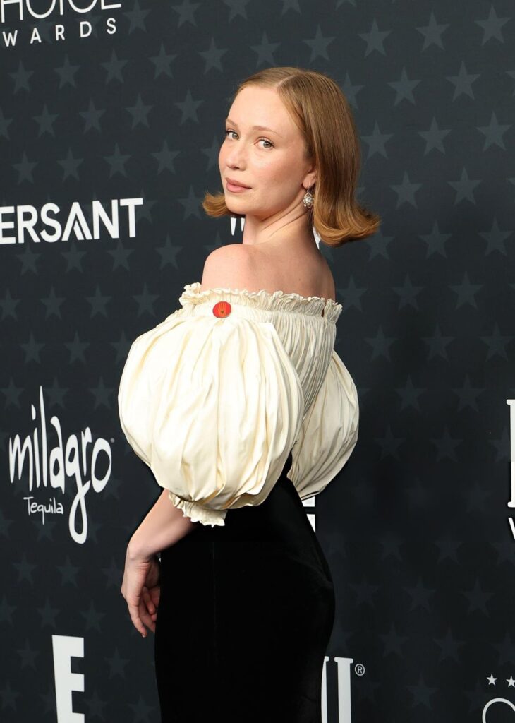 Hannah Einbinder wears an Artist4Ceasefire pin while at the 31st Critics Choice Awards in Santa Monica, California. (January 4, 2026)