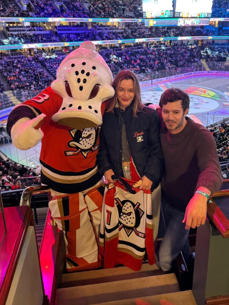 Adam Brody and Leighton Meesterat the Anaheim Ducks match (January 2, 2026)