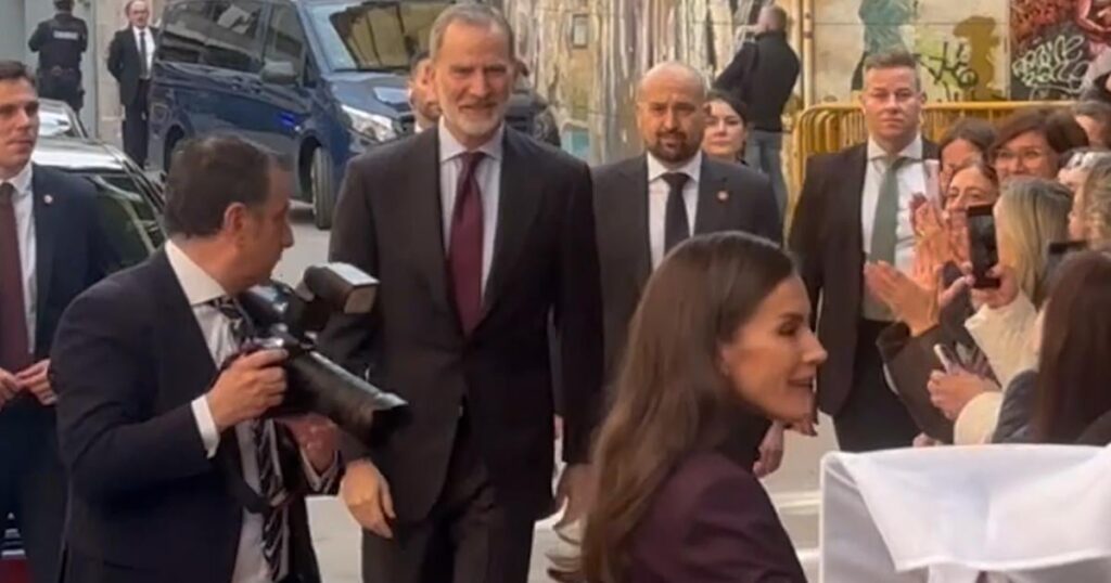 King Felipe VI and Queen Letizia were greeted with cheers in Valencia. January 14, 2026.