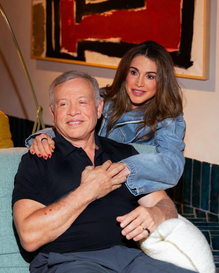 Queen Rania on Instagram: ‘With His Majesty... the best way to end a year and start a new one! Wishing you all a happy and peaceful New Year’