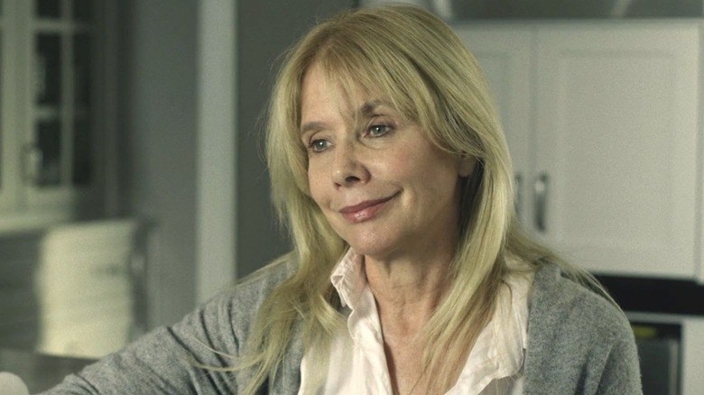 Rosanna Arquette as Evelyn smiling in Grapefruit