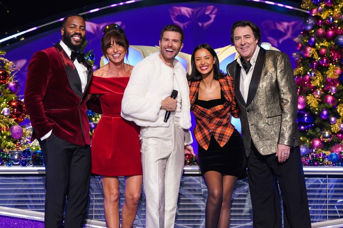 ©Bandicoot TV Mo Gilligan, Davina McCall, Jole Dommett, Maya Jama and Jonathan Ross stood in a row next to each other, smiling ahead.