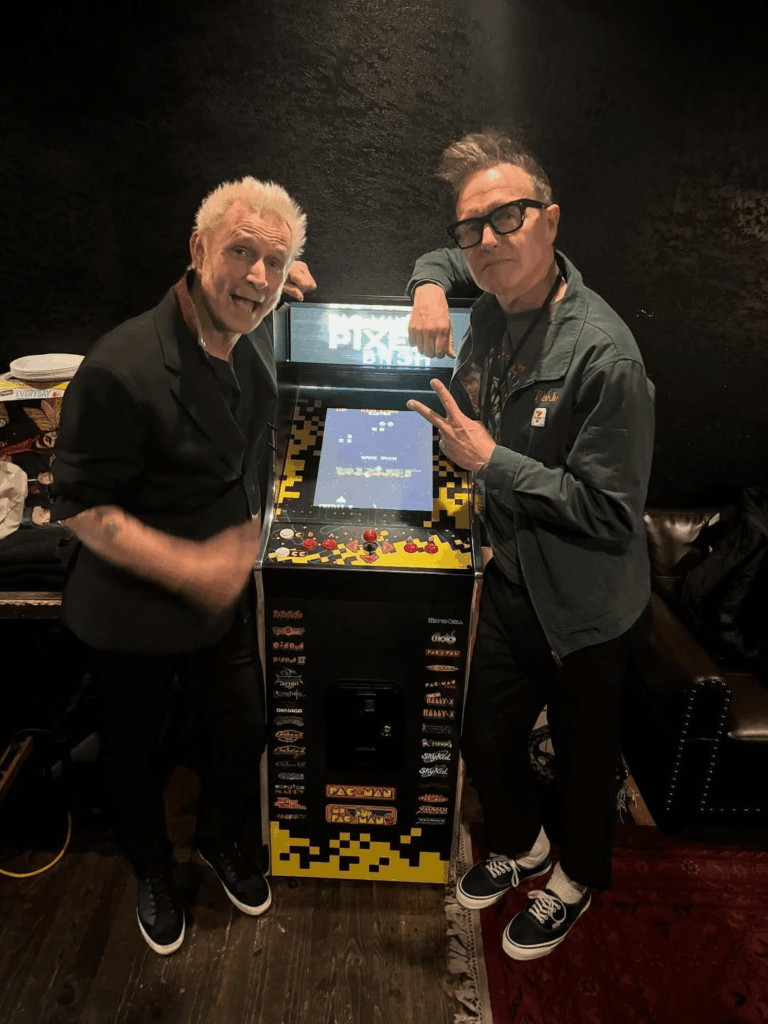 Mike Dirnt was honored with the Lifetime Achievement Award at the 2026 Bass Magazine Awards on 22nd January at The Observatory in Santa Ana.The moment was introduced by Mark Hoppus, who delivered a deeply personal and heartfelt speech.Green Day then played a surprise set to honor their bandmate.