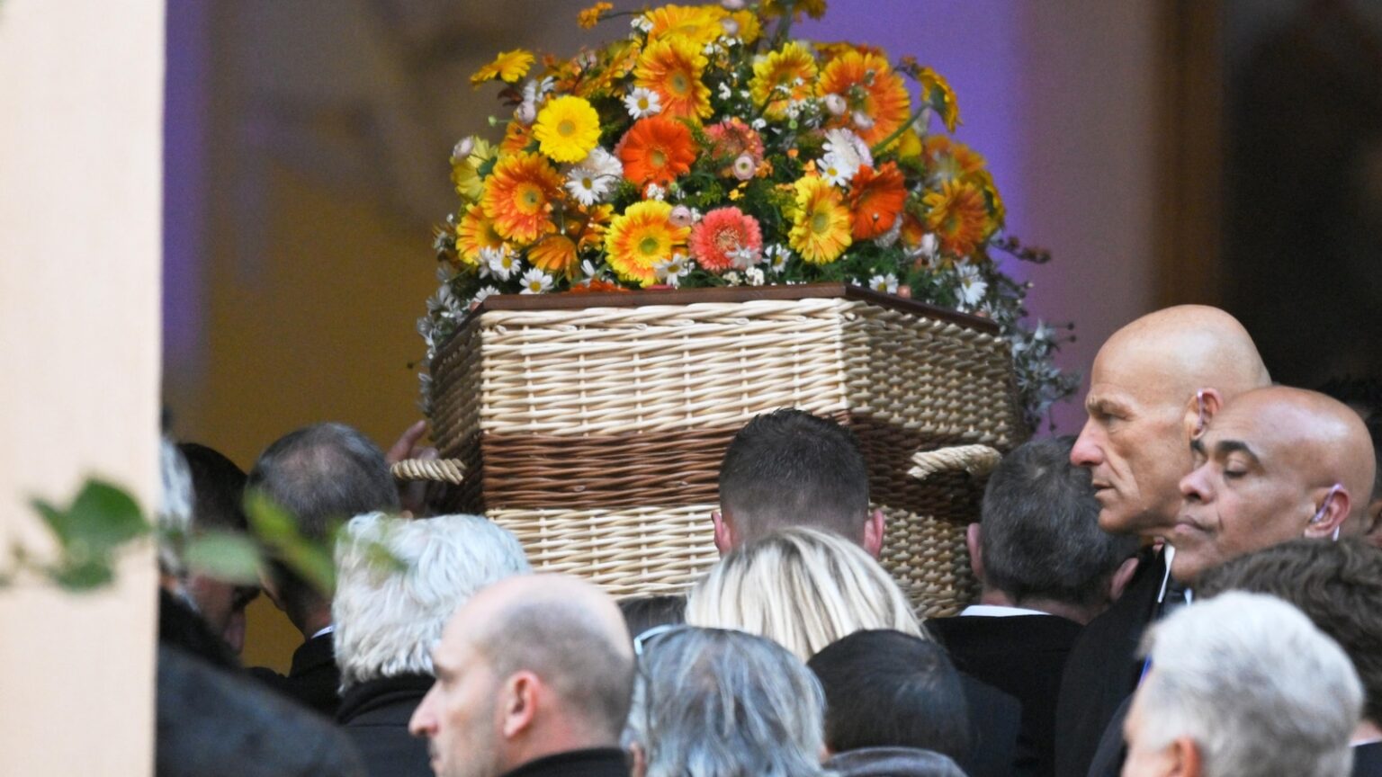 Saint-Tropez bids adieu to Brigitte Bardot with a funeral and public homage Saint-Tropez bids adieu to Brigitte Bardot with a funeral and public homage