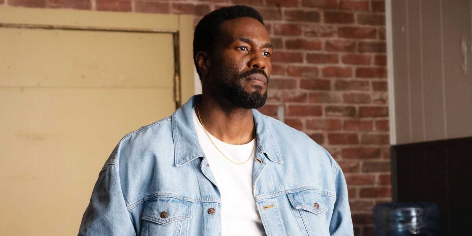 Yahya Abdul-Mateen II as Simon Williams aka Wonder Man looking at something off-screen in Wonder Man.