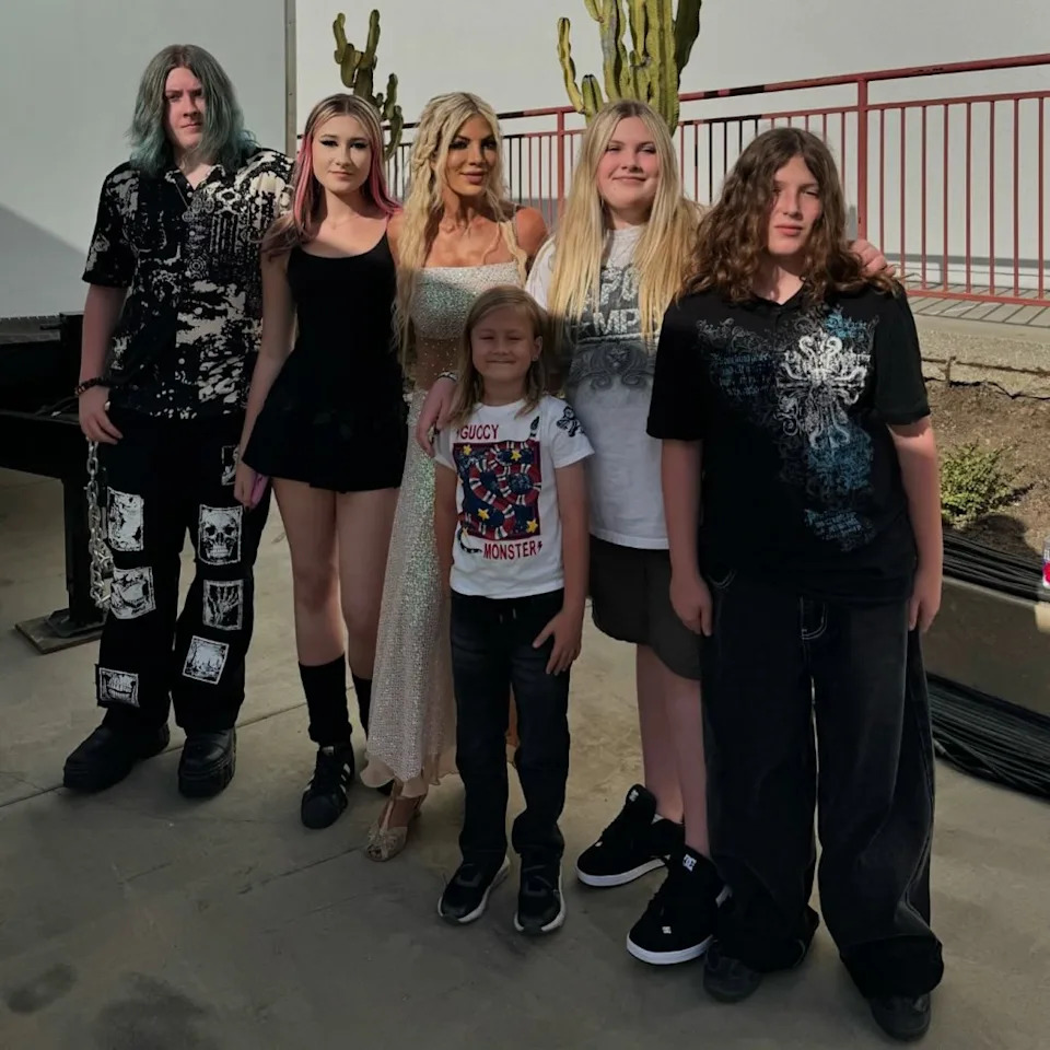 Spelling admitted she was overwhelmed caring for her five kids with ex-husband Dean McDermott. torispelling/Instagram