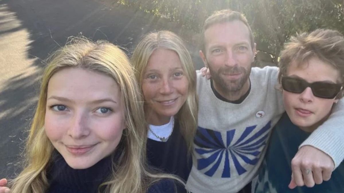 Gwyneth and Chris Martin with their kids Apple and Moses
