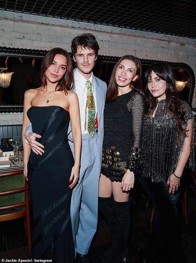 Cruz and Jackie also posed with their pals from the music industry