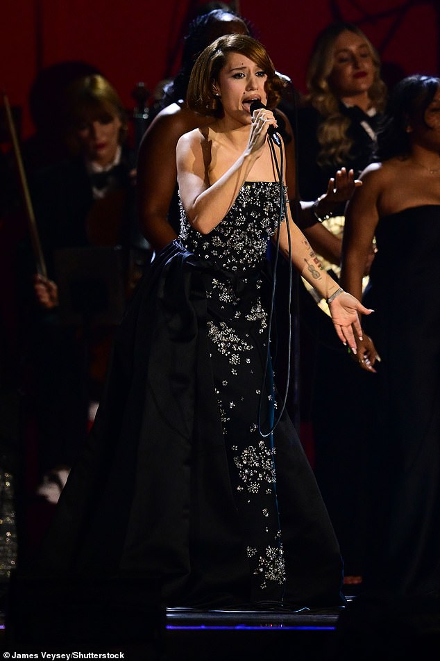 Following her record breaking six awards at the 2024 ceremony, Raye was back and received a standing ovation from the Manchester audience