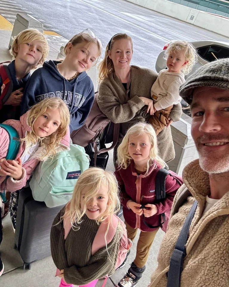 James Van Der Beek and wife Kimberly with their six kids James Van Der Beek/Instagram