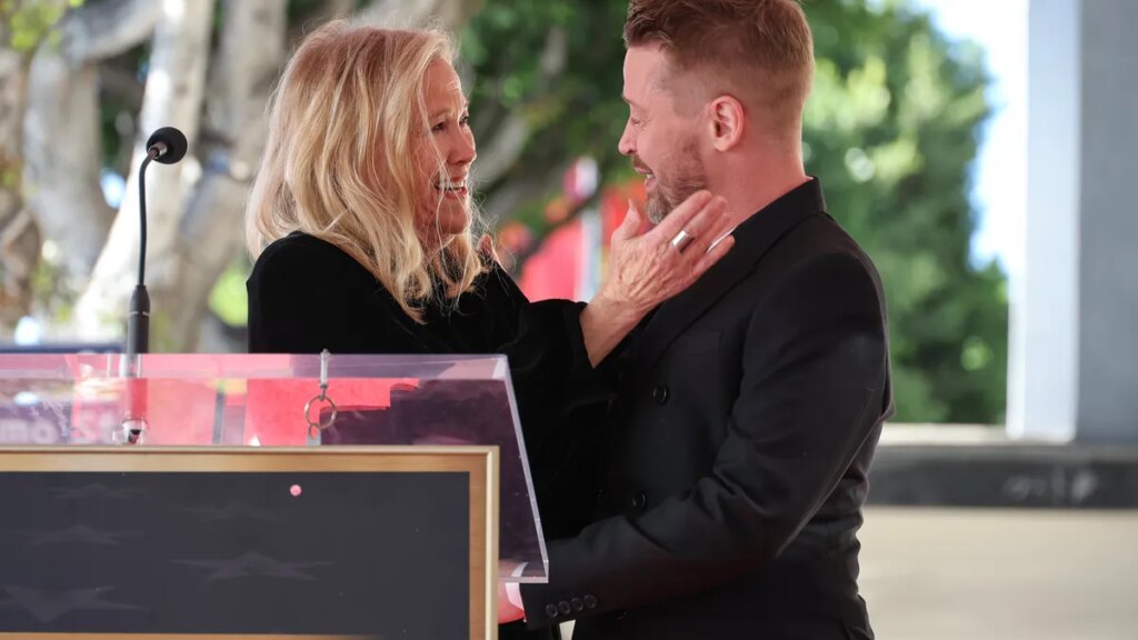 Video shows Catherine O’Hara’s emotional speech about Macaulay Culkin Video shows Catherine O'Hara's emotional speech about Macaulay Culkin