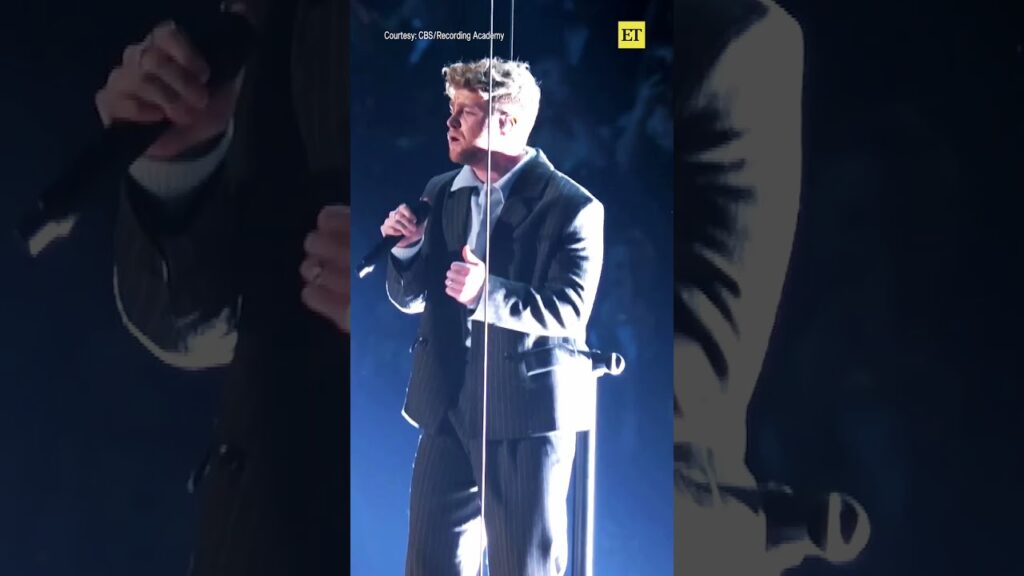 #alexwarren delivered a breathtaking performance of “Ordinary” at the #GRAMMYs ✨