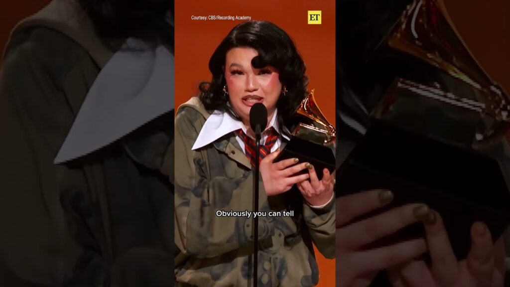 Lola Young had a little bit of a 𝓶𝓮𝓼𝓼𝔂 moment while accepting her first-ever #GRAMMY award.