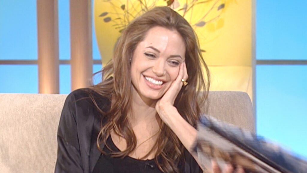 17 Minutes Is Enough to Fall In Love with Angelina Jolie