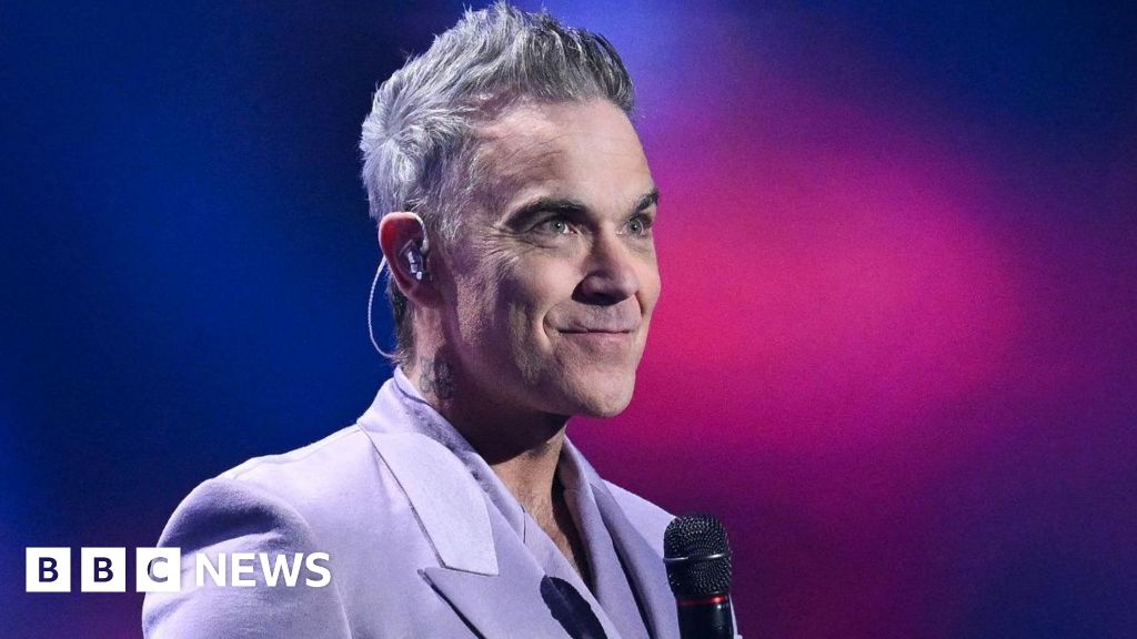 Robbie Williams: social media would have 'seen me off' in the 90s - BBC