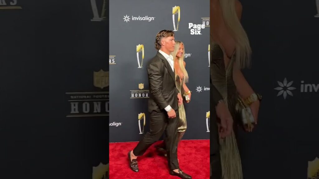 Giants QB Jaxson Dart and Marissa Ayers made their red carpet debut at the 2026 NFL Honors #shorts