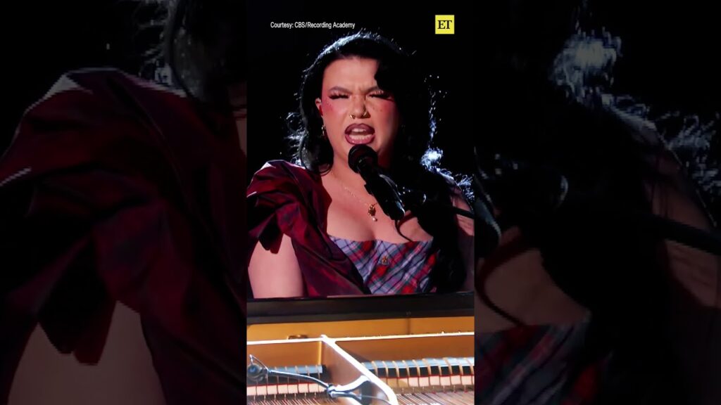 Lola Young gave an emotional performance of 'Messy' at the #GRAMMYs. #lolayoung