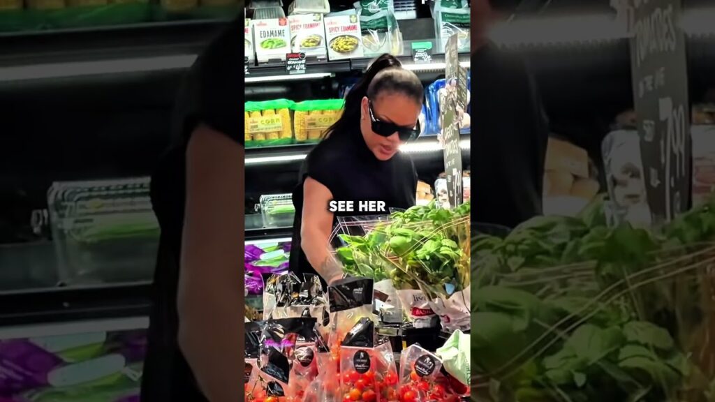 Rihanna’s SURPRISE grocery shopping moment