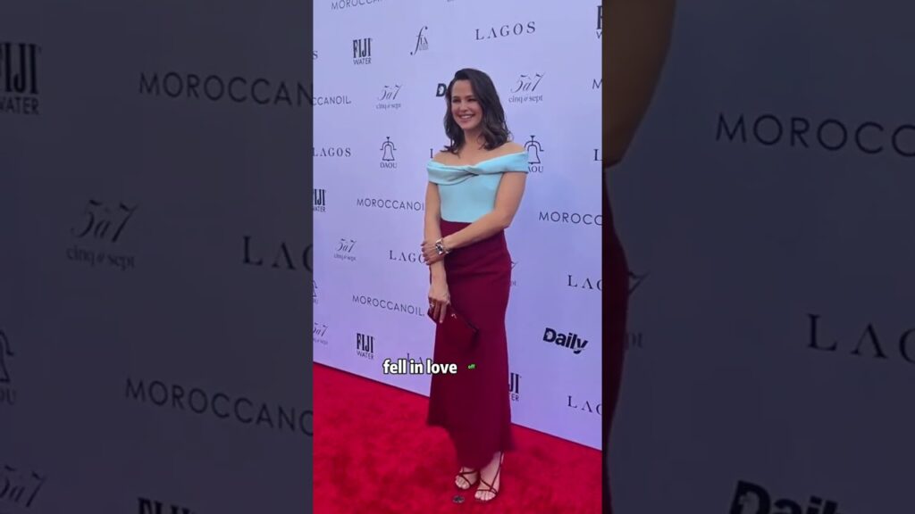 She's 54 while He's 49 Jennifer Garner has a new romance. #celebrity