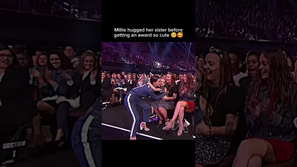 Millie bobby brown hugged her sister before getting award #strangerthings