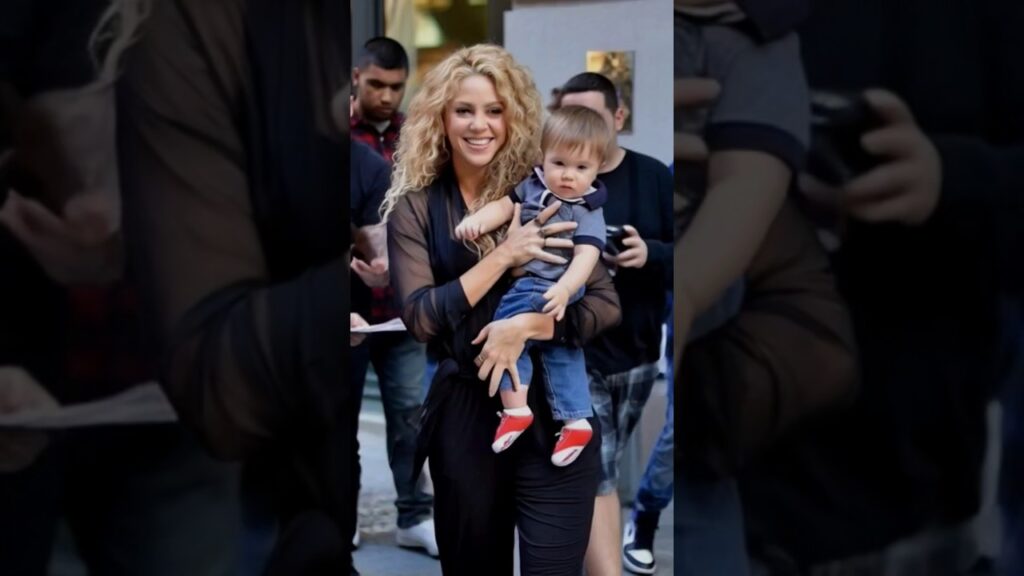 Shakira sings with her sons Milan and Sasha at Buenos Aires concert #shakira #acróstico SSE2 Shakira sings with her sons Milan and Sasha at Buenos Aires concert #shakira #acróstico SSE2