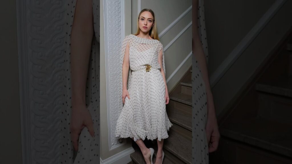 Amanda Seyfried’s ultimate fashion crush is a love letter to the 1990s. 🤍 Amanda Seyfried’s ultimate fashion crush is a love letter to the 1990s. 🤍