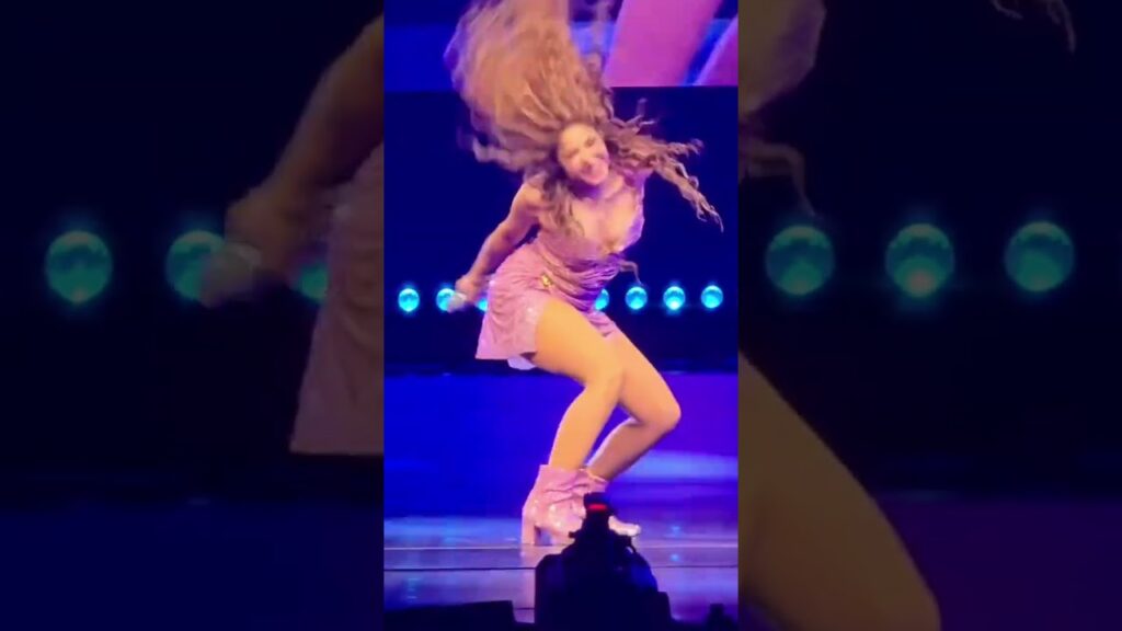 Shakira Live Concert 🔥 Crowd Went Crazy 🤯viral#shorts Shakira Live Concert 🔥 Crowd Went Crazy 🤯viral#shorts