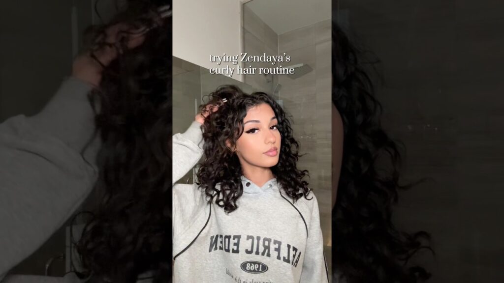 ZENDAYA’S CURLY HAIR ROUTINE