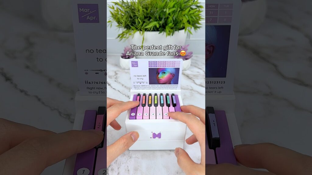 Ariana Grande fans NEED this! 😍🎹