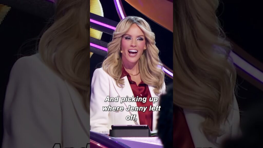 is this emma stone?! 😳 #themaskedsinger is this emma stone?! 😳 #themaskedsinger