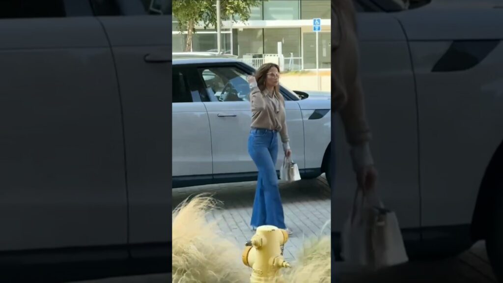 jennifer lopez jeans #jenniferlopez #jlo #fashion #shorts