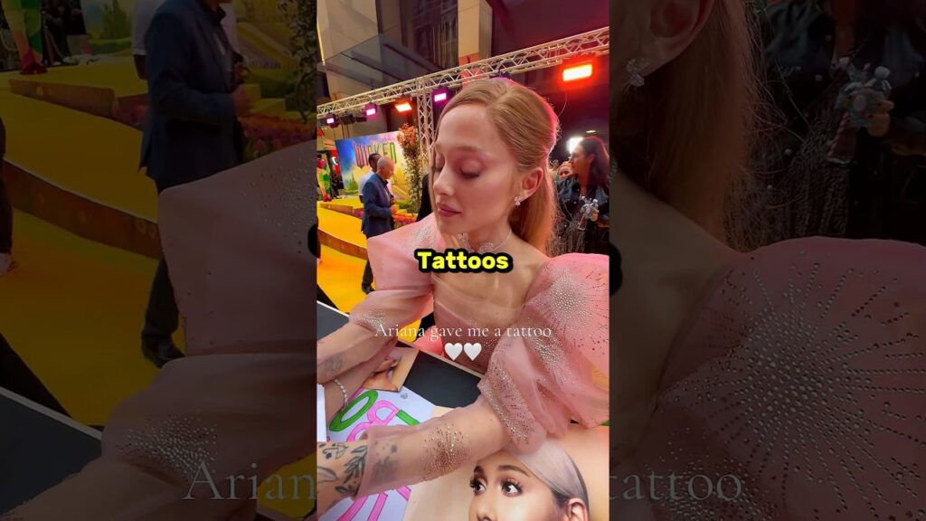 Funniest autograph moments of singers on stage(Ariana Grande, Adele)