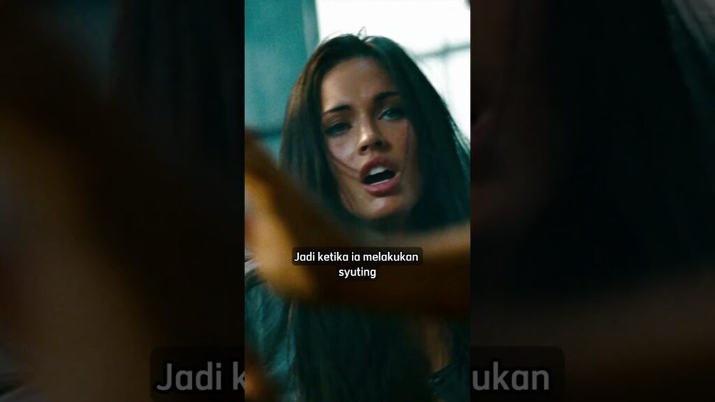 Cara Megan Fox Akting Naik Motor!