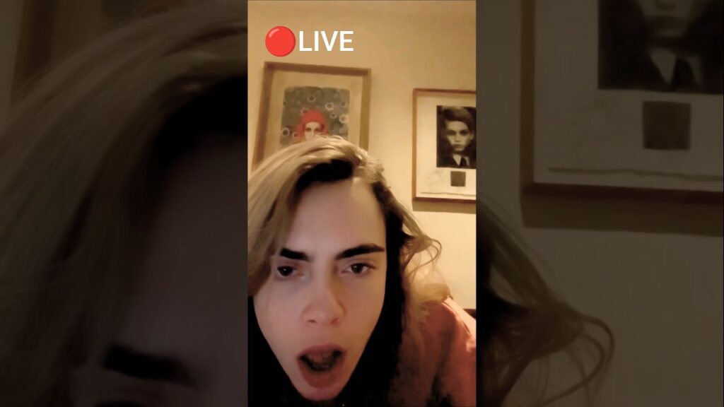 Cara Delevingne is literally all of us trying to figure out technology 😄