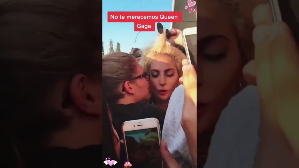Every fan gets love and kindness from Lady Gaga.#LadyGaga #Kindness#Heartwarming#FanMoments#Love