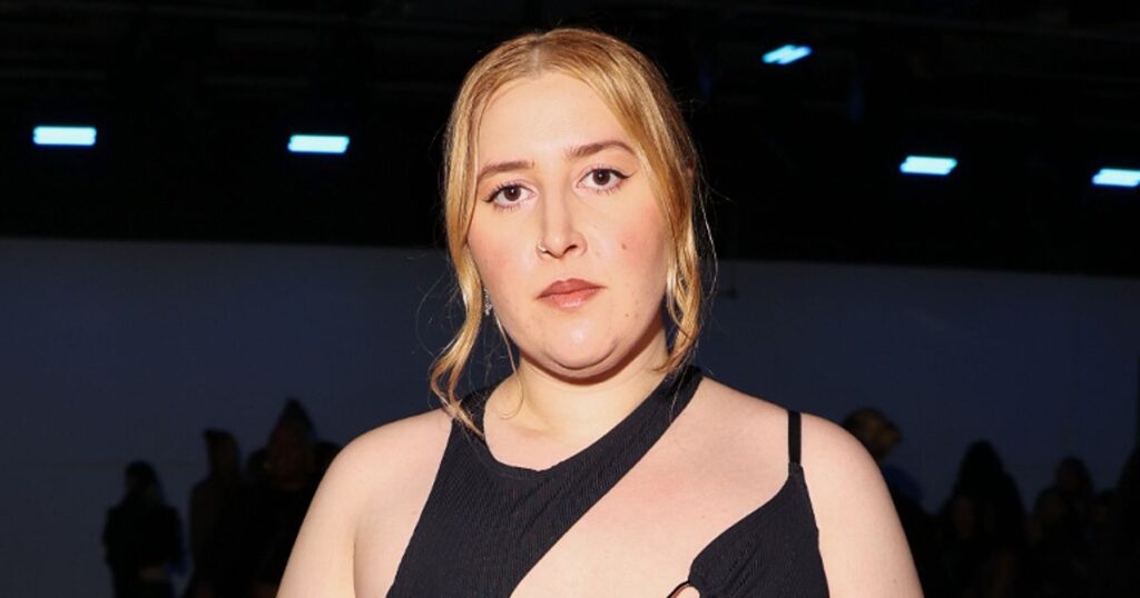 Jonathan Ross’ daughter Honey arrives at London Fashion Week in bold cut-out dress Daily Mirror