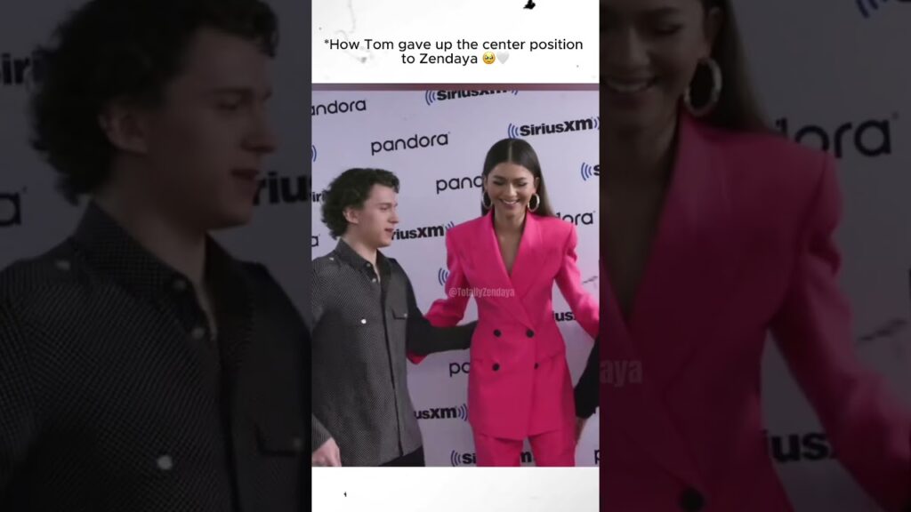 How Tom gave up the center position to Zendaya 🥹🤍#Zendaya #TomHolland How Tom gave up the center position to Zendaya 🥹🤍#Zendaya #TomHolland