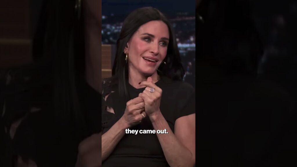 Courteney Cox reflects on memorable ‘Scream 3’ bangs #shorts Courteney Cox reflects on memorable 'Scream 3' bangs #shorts
