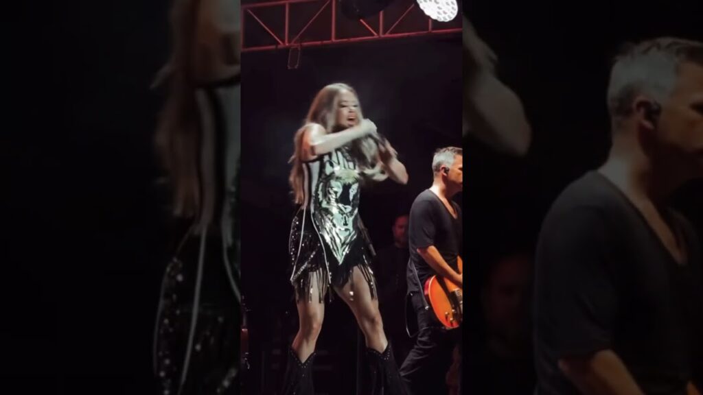 Carrie Underwood - Last Name Live
