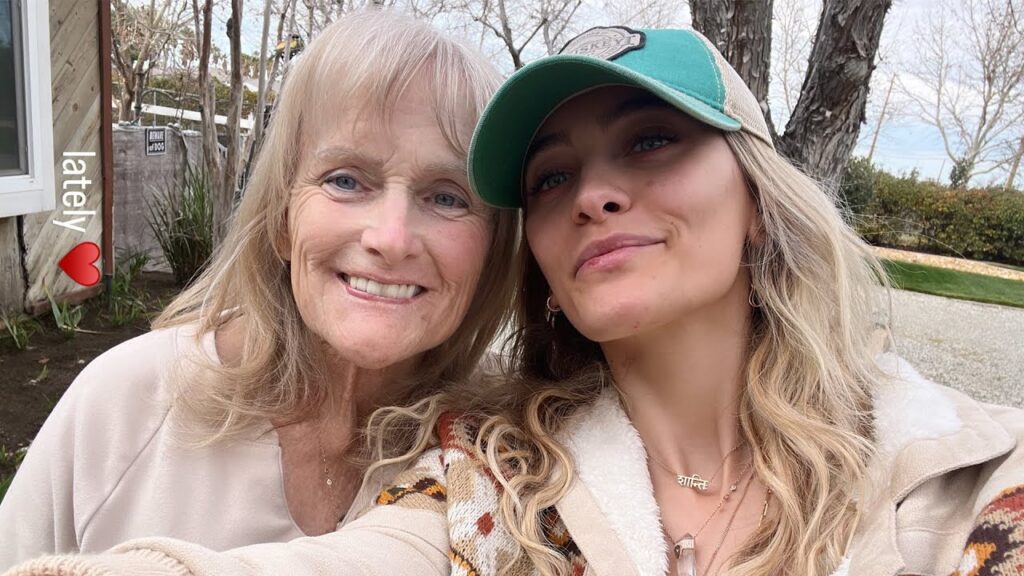 Paris Jackson REUNITES With Mom Debbie Rowe in Rare Sighting Paris Jackson REUNITES With Mom Debbie Rowe in Rare Sighting