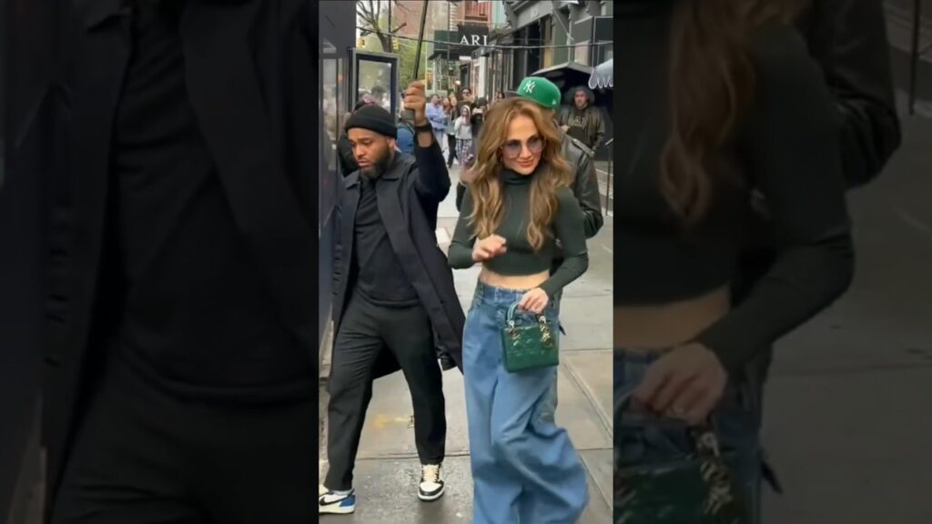 jennifer lopez jeans #jenniferlopez #fashion #jlo #shorts