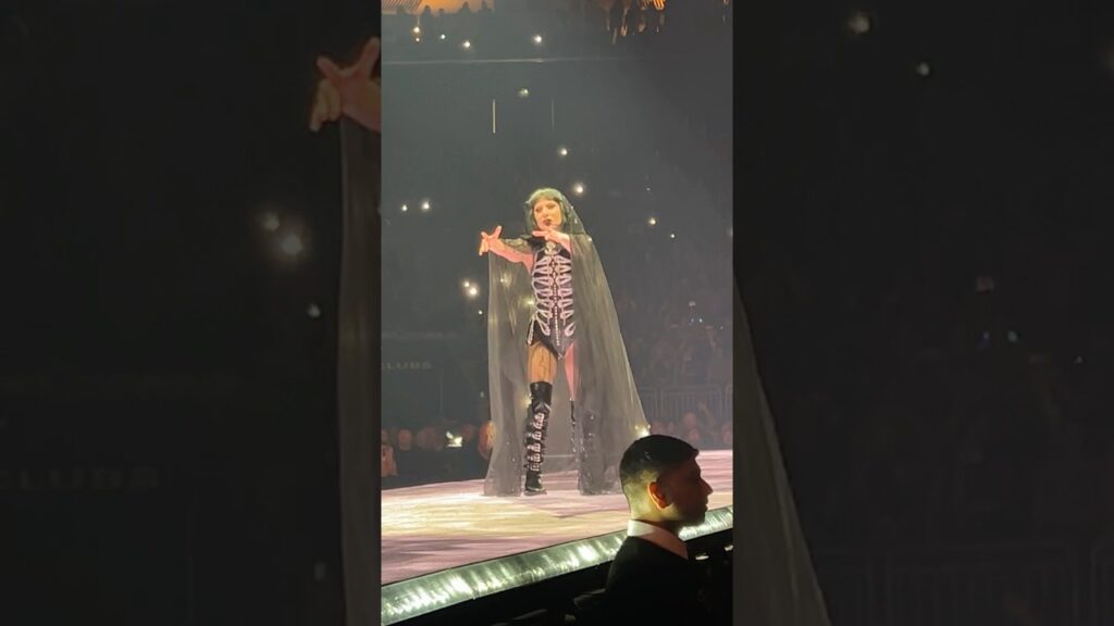 Lady Gaga – “Million Reasons” Live | Front Row Catwalk POV 🖤