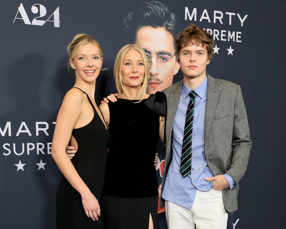 Gwyneth took children Apple and Moses to the Marty Supreme premiere