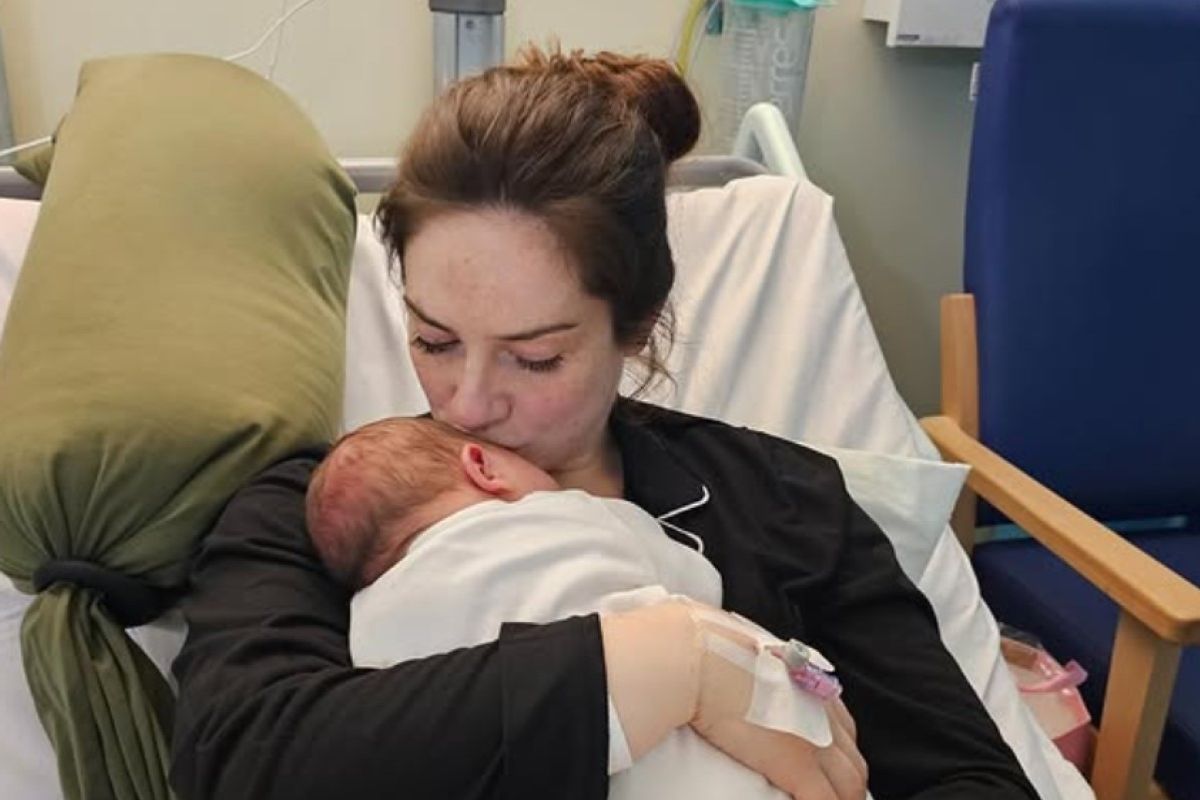 Emmerdale star Isabel Hodgins with her newborn daughter