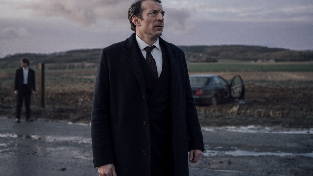 A Stylish Saga of Friendship and Fraud That Slowly Plateaus